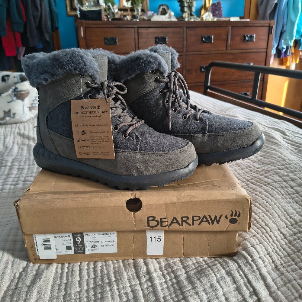 Bearpaw Cheryl size 9 NIB